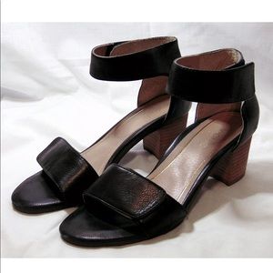 Vionic Pep Solana black leather heeled sandal